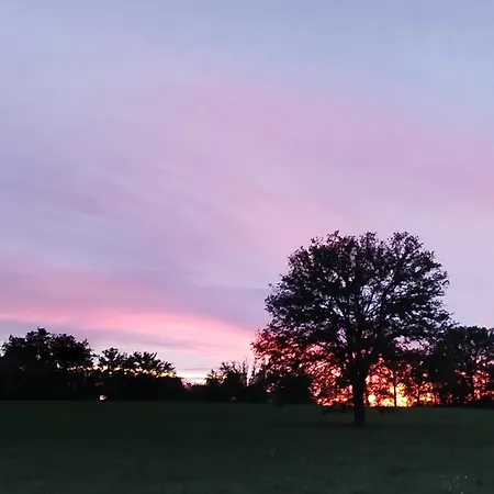 Des Fours Гостевой дом Agonges