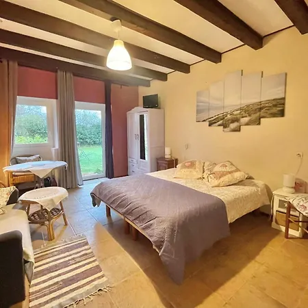 Des Fours Гостевой дом Agonges