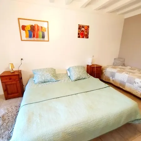 Des Fours Гостевой дом Agonges