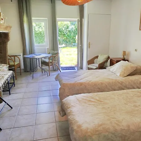 Des Fours Гостевой дом Agonges