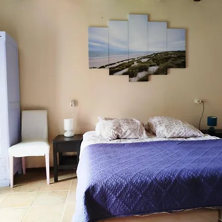Le Des Fours Guest house 3*